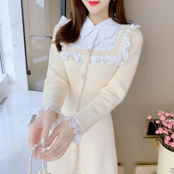 Ново есенно-зимния дизайнерско женствена мини рокля с дълги ръкави и копчета, украшенное дантела в стил мозайка, утепленное