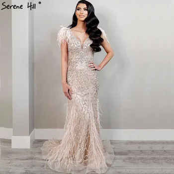 Serene Hill Шампанско Русалка с V-образно деколте, Секси вечерни рокли с бриллиантовыми пера без ръкави, луксозни вечерни рокли с мъниста 2023 LA70350
