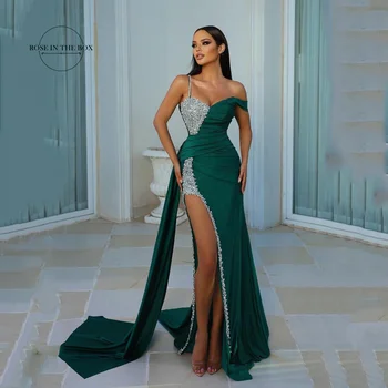 Африкански зелени рокли на Русалка 2023 Елегантни нагънат лъскави сатенени дълги вечерни рокли с цепка Дрехи на известни Личности за партита