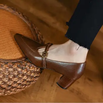 Дамски проста обувки в стил ретро, удобни обувки-лодка на среден ток, пролет-есен, корейски обувки-лодка с катарама, елегантни обувки-лодка от телешка кожа на ток 5 см във френски стил
